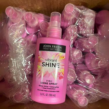 John Frieda Vibrant Shine Spray 3 en 1 Brillo brillante + Desenredante + Protección contra el calor Libre de silicona y parabenos 5.0 FL OZ (Lote de 50 piezas)